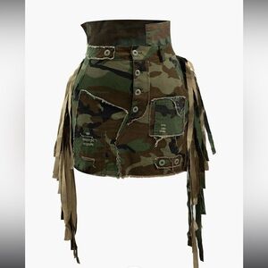 NWT MICAS CAMO SKIRT